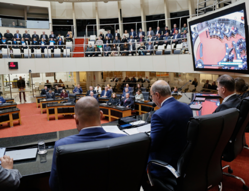 Rádio Alesc destaca homenagem à FEHOESC